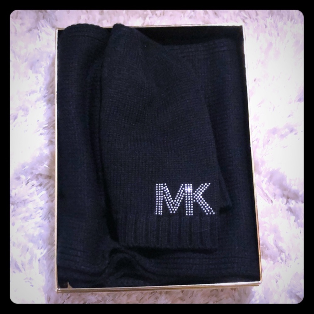 Michael Kors Beanie and Scarf gift box